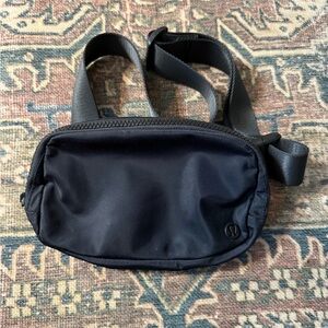 Lululemon Everywhere Belt Bag - EUC
